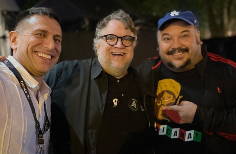 Guillermo del Toro celebra con animadores mexicanos