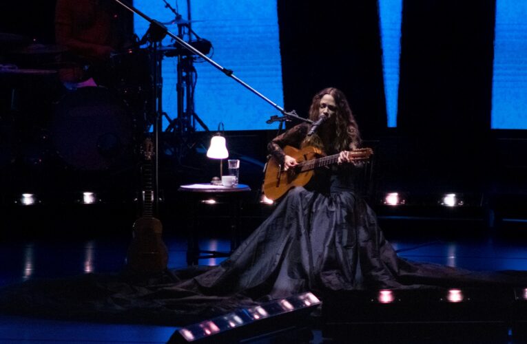 Natalia Lafourcade deslumbra con su tour «De Todas las Flores» en el Auditorio Telmex