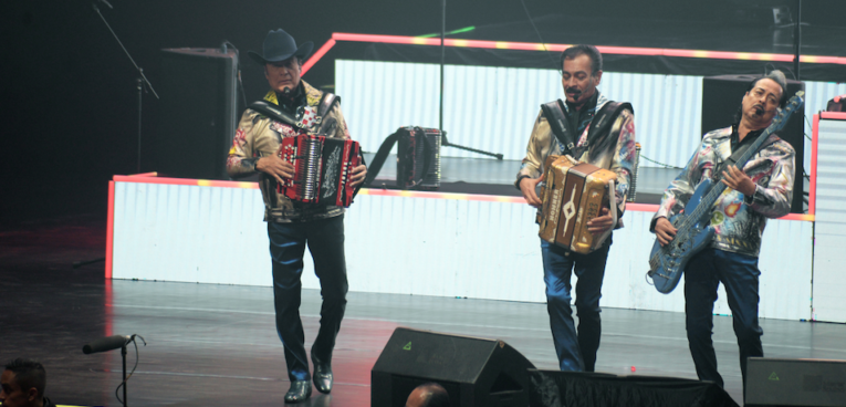 La máxima autoridad norteña, Los Tigres del Norte, dominaron en Auditorio Telmex