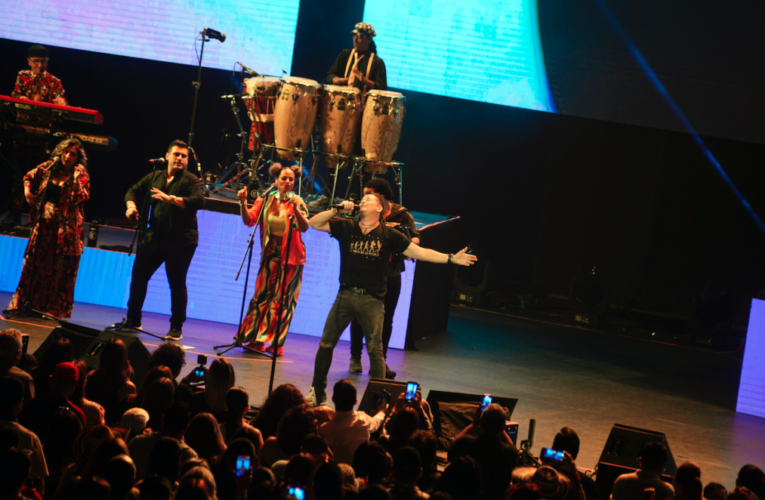 Carlos Vives desata una fiesta en Guadalajara con su gira «El Rock de Mi Pueblo Vive»