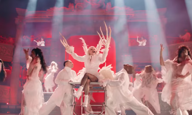 Lady Gaga conquista Coachella 2025 con “The Art of Personal Chaos”: una ópera pop deslumbrante en el desierto