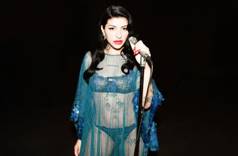 Cazzu estrena “Balada Malvada” en plena gira internacional