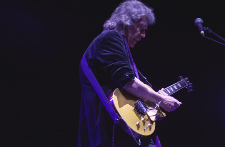 Steve Hackett revive la era clásica de Genesis en el Teatro Diana con una ejecución fiel y renovada