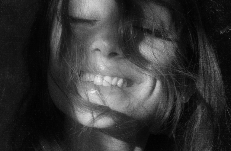 Ariana Grande anuncia “petal”, su octavo álbum de estudio, con lanzamiento en julio