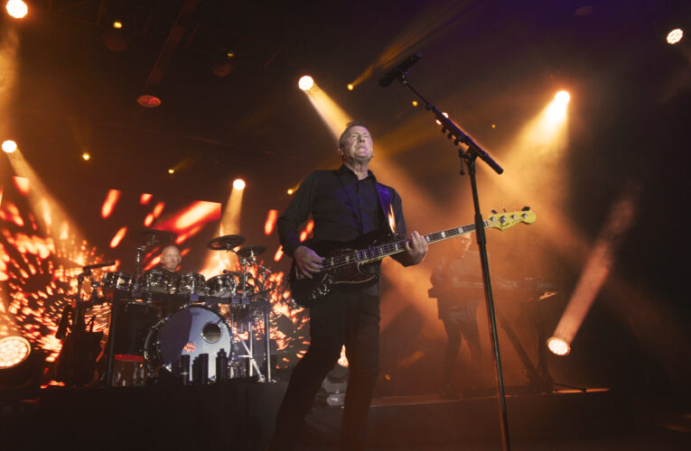 OMD conquista Guadalajara con una noche de electropop, nostalgia y sintetizadores